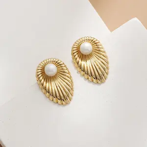 Hot Metal Threaded Female Stud Earrings Luxury Imitation Pearl Girls Earrings Jewelry