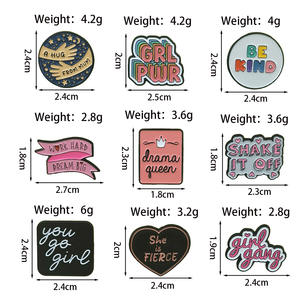 女の子はお母さんのブローチからハグになるクリエイティブピンクフェミニストエナメルラペルピン - Product Image 5