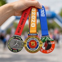Médailles de marathon en relief 3D, logo personnalisé, texte, médaille sportive en métal avec ruban de sublimation pour événement de course, souvenir