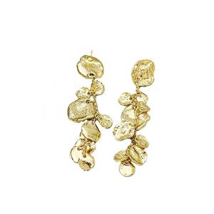 Pendientes Huggie de Alta Gama Estilo Europeo Americano para Mujer, Aguja de Plata, Borla Plisada, Circonita, Aleación Chapada en Oro de Moda - Product Image 6