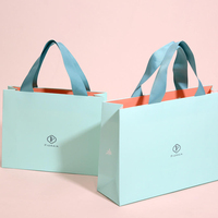 Sacs cadeaux en papier de luxe personnalisés avec logo de marque privée, faible MOQ, pour vêtements