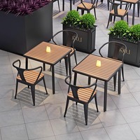 Ensemble de table à manger moderne et décontracté en bois massif de style industriel avec chaise en fer pour petits appartements, restaurants et hôtels