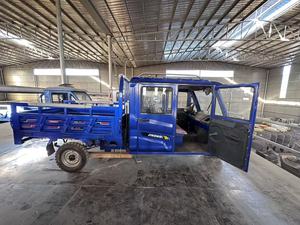 Triciclo Motorizado de Alta Calidad con Carrocería Cerrada para Transporte de Adultos, Alta Potencia 3000W para Carga y Descarga - Product Image 6