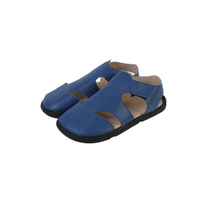 <span class=keywords><strong>Sandali</strong></span> <span class=keywords><strong>in</strong></span> <span class=keywords><strong>Pelle</strong></span> <span class=keywords><strong>Blu</strong></span> a Punta Chiusa con Perforazioni Traspiranti, Cinturini Regolabili e Suola Nera Antiscivolo - Product Image 2