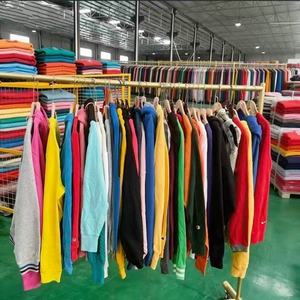 Sweat-shirts de marque F3 d'occasion en gros – Vêtements de mode de seconde main, tailles mixtes, approvisionnement en vrac abordable pour friperies, vintage, adultes - Product Image 1