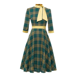 Vestido estilo Hepburn europeo y americano de manga tres cuartos, cuello alto, cintura con lazo y diseño a cuadros verdes con bloques de color. - Product Image 2