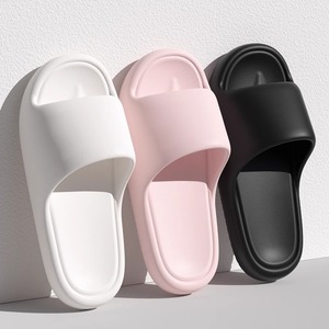 Chanclas de EVA para mujer, estilo veraniego, color liso, con diseño de oso, para estar en casa y salidas informales. - Product Image 3