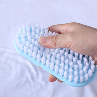 Brosse de nettoyage multi-usages à poils souples avec manche en plastique pour lavabo de salle de bain, cuisine, sol, buanderie et toilettes
