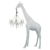 Grande sculpture artistique de girafe, ornement animalier, lampe sur pied design pour hôtel, salle d'exposition, hall, centre commercial ou bureau de vente