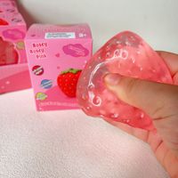 Jouet anti-stress réutilisable et lavable en forme de fraise de dessin animé, cadeau surprise de vacances pour les tout-petits