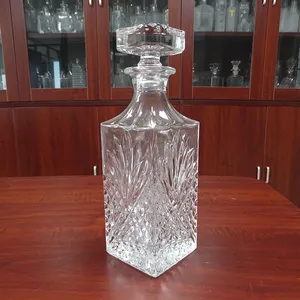रखता उभरा वर्ग क्रिस्टल ढक्कन के साथ 800 ml ग्लास व्हिस्की कंटर बोतल