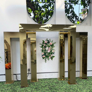 Nuova Cornice per Sfondo Matrimoniale in Acciaio Inox, Colonna Quadrata Dorata per Cerimonie all'Aperto - Product Image 1