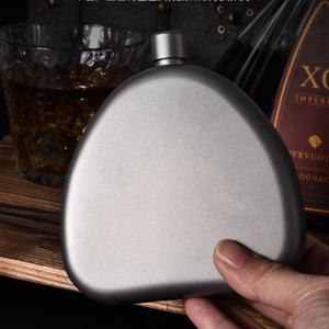 Flacon en titane pur 220 ml, portable, pour le <span class=keywords><strong>camping</strong></span> en plein air, bouteille à whisky, bouteille à vin, gourde en métal, flacon à liqueur - Product Image 3
