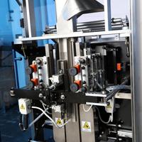 Machines d'emballage multifonctions verticales entièrement automatiques à grande vitesse pour sachets/films de bonbons gélifiés, thé, chips de banane et de pomme de terre (OEM/ODM)