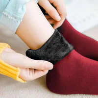 Chaussettes d'hiver épaisses en velours pour femmes, idéales pour la neige et la maison, chaussettes longues et chaudes pour l'intérieur