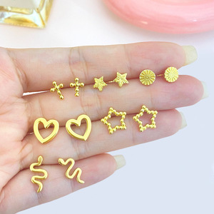México Venta caliente 18K chapado en oro forma <span class=keywords><strong>de</strong></span> cruz pequeños pendientes <span class=keywords><strong>de</strong></span> tuerca para niñas - Product Image 1