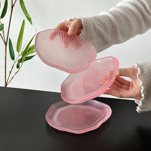 Assiettes irrégulières transparentes rose vif en forme de nuage, style antique, pour service de dîner et desserts, assiettes de présentation en verre pour mariage - Product Image 2