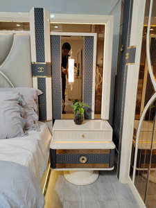 किंग आकार के बेडरूम सेट सुंदर सफेद दर्पण वाले हल्के बेडरूम फर्नीचर सेट - Product Image 3