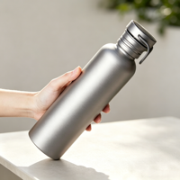 Bouteille d'eau sportive en titane pur, anti-fuite à 360°, portable, pour le camping en plein air, avec anneau de transport, logo personnalisé