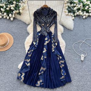 <span class=keywords><strong>Abito</strong></span> <span class=keywords><strong>lungo</strong></span> di fascia alta ed elegante, a maniche lunghe, doppiopetto, stretto in vita, arricciato e plissettato - Product Image 5