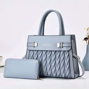 Bolsa de mano india bordada a mano tipo cartera con cordón, ideal para recuerdos de boda y regalos para invitados. - Product Image 4