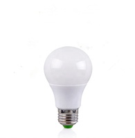 Ampoule LED à économie d'énergie 220V/110V E27/B22 A60 3W-25W avec télécommande pour l'éclairage intérieur de la maison et de l'hôtel