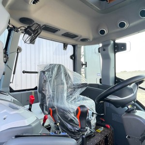 Tractor Agrícola de 120HP <span class=keywords><strong>con</strong></span> Cabina de Seguridad y Chasis Robusto, Ideal para Implementos como Arados, Remolques y Segadoras - Product Image 3