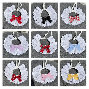 ผ้าเช็ดน้ำลายสุนัขแบบเป็นมิตรต่อสิ่งแวดล้อม ผ้ากันเปื้อนลูกไม้สีขาว ผ้าทำความสะอาดสัตว์เลี้ยงแบบผูกโบว์น่ารัก ผ้าซับน้ำลายลูกสุนัขเนื้อนุ่ม ซักได้ - Product Image 3