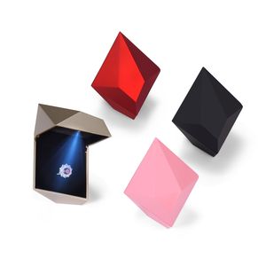 Boîte d'emballage de bijoux en forme de diamant, personnalisée, à rabat avec lumière LED, pour emballage de colliers et bagues en saphir, vente en gros, usine, - Product Image 1