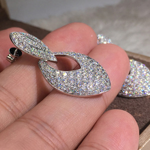 Orecchini a goccia cavi per donna, gioielli eleganti con pavé scintillante - Product Image 3