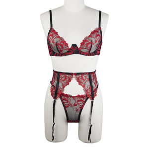 Bộ đồ lót ren gợi cảm 3 món gồm áo ngực, quần lót và dây garter, quần lót ren thêu - Product Image 2