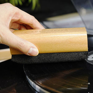 Brosse de nettoyage antistatique en velours doux pour disques vinyles LP, avec manche en bois, outil d'entretien pour l'élimination de la poussière du gramophone, personnalisable en usine - Product Image 5