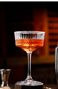 Verre à <span class=keywords><strong>champagne</strong></span> gravé à <span class=keywords><strong>large</strong></span> bouche de style européen Gobelet à dessert Martini en cristal transparent en relief <span class=keywords><strong>Coupe</strong></span> à vin vintage - Product Image 3