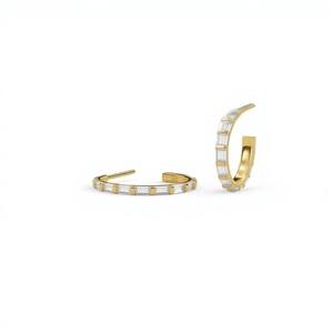 Boucles d'oreilles demi-cerceau de luxe plaquées or 18 carats avec diamants taille baguette, bijoux fins tendance pour femme - Product Image 2