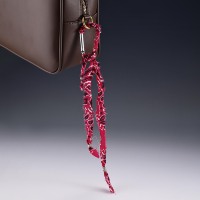 Adornos para Bolsos, Adorno de Tela Estilo Bandana con Gancho Metálico, Adornos Personalizados para Bolsos OEM