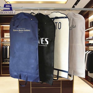 Housse de vêtement de luxe en non-tissé bleu marine avec logo imprimé, sacs de costume personnalisés pour hommes - Product Image 1