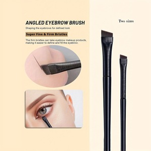 Ensemble de 7 pinceaux de maquillage professionnels à poils synthétiques, incluant un pinceau à lame, un pinceau plat, un pinceau coudé, des outils pour sourcils et eyeliner - Product Image 3