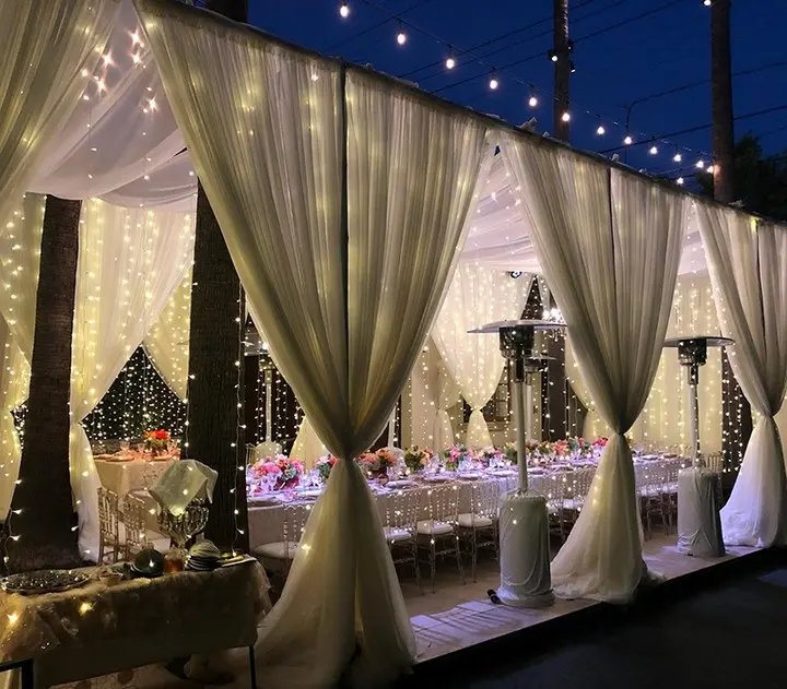 Latar belakang pipa dan tirai untuk pernikahan dan dekorasi pesta
