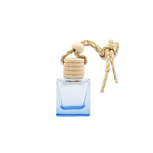Diffuseur de parfum pour voiture suspendu, forme carrée plate, 10 ml, flacon vide en verre transparent givré, avec couvercle en bois - Product Image 5