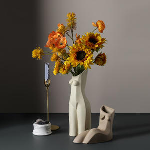 Vase en céramique souple, décoration d'art pour la maison, salon, bureau, vase à fleurs, style nordique simple, créatif, abstrait, géométrie du corps humain, femme - Product Image 4