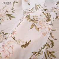 Kain Tenun Poliester 100% Musim Semi Musim Panas 60GSM Bermotif Bunga Kecil Bertaburan Latar Belakang Putih Bahan Gaun Pelindung Sinar Matahari