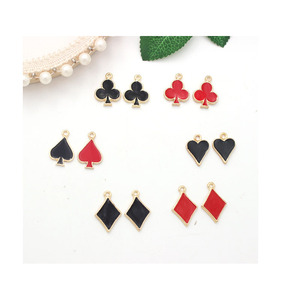 Carte à jouer en alliage métallique émaillé Bêche Coeur Diamant <span class=keywords><strong>Club</strong></span> Charm pour bracelet à bricoler soi-même Fabrication de bijoux - Product Image 1