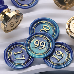 Timbro per Sigillo in Cera con Numero di Serie Arabo 'Novecentonovanta' della Serie Digit al Miglior Prezzo - Product Image 2