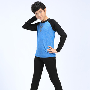 Chemise à manches longues pour hommes qui évacue la transpiration pour l'hiver avec une coupe ajustée moderne - Product Image 1