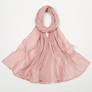 2024 vendita calda scialli di raso <span class=keywords><strong>barlume</strong></span> sciarpa estiva musulmana Hijab nuova moda Giselle Crepe raso seta Hijab in stock - Product Image 4