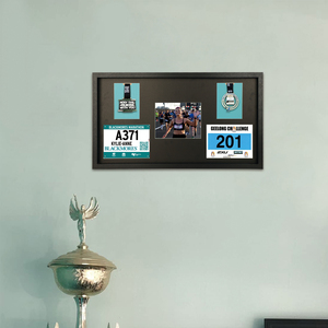 Boîte <span class=keywords><strong>de</strong></span> présentation murale en bois noir pour médailles <span class=keywords><strong>de</strong></span> course, cadre <span class=keywords><strong>collage</strong></span> pour 2 médailles, 2 dossards et <span class=keywords><strong>photo</strong></span> - Product Image 5