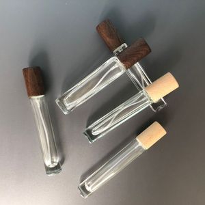 ขวดน้ำหอมพรีเมียม 10 มล. แบบแก้วโรลออน ฝาไม้วอลนัทและไม้บีช สำหรับน้ำหอมพกพา - Product Image 3