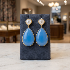 Nouveauté : Boucles d'oreilles pendantes en argent sterling 925 plaqué or 14 carats avec calcédoine bleue et double perle, forme poire et ronde - Product Image 2