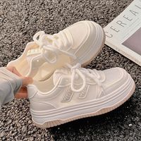 Baskets blanches en maille à lacets pour femme, nouvelle collection été 2025, respirantes, fines, décontractées, à semelle épaisse, style skate, rehaussantes