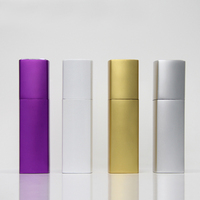 Atomiseur de parfum carré de taille de voyage avec logo personnalisé bouteille rechargeable de parfum en aluminium de 8ml pour parfum